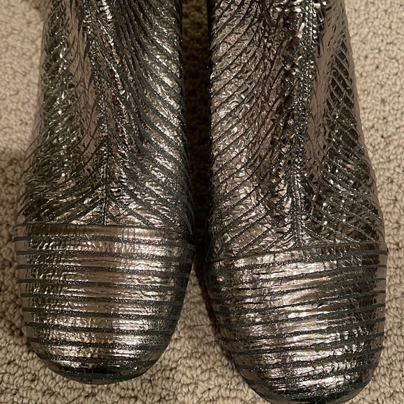 Isabelle marant size 39 silver/gunmetal booties - Picture 11 of 11